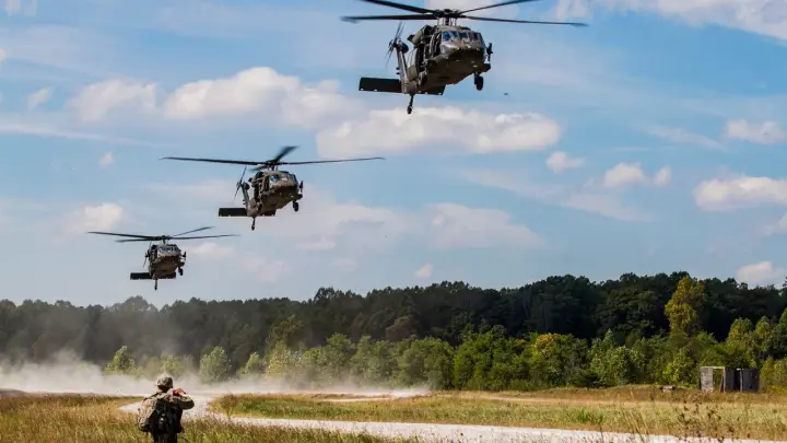 Дрон ВСУ промахнулся при атаке на русский Ми-8, это сняли на видео