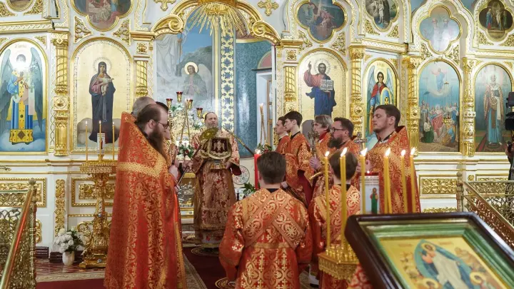 В Вознесенском соборе Новосибирска и других храмах прошли пасхальные богослужения