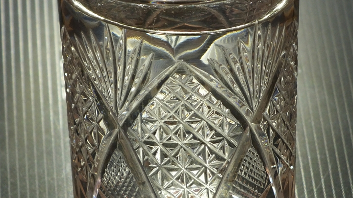 Врач рассказал, кому не подходит совет выпить стакан воды натощак