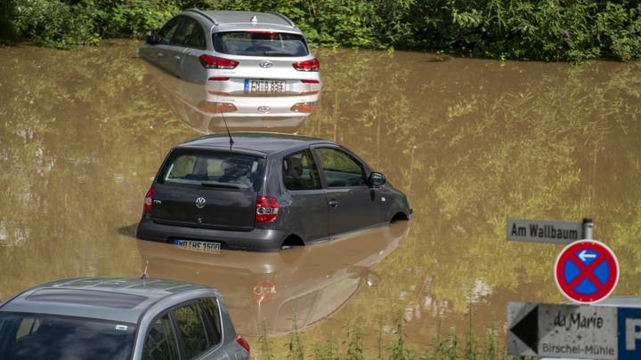 Ещё полметра - и всемирный потоп: Германия замерла в страхе