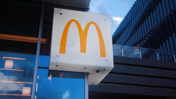 Стало известно, когда McDonald’s откроется под новым брендом