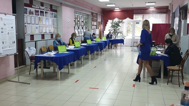 Самарцы шли на выборы как на праздник: яркие футболки и костюм феи