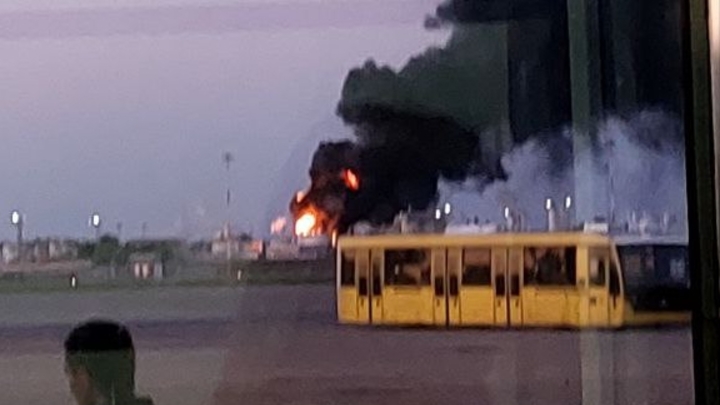 Причиной возгорания цистерны на топливном складе стала атака беспилотника — соцсети