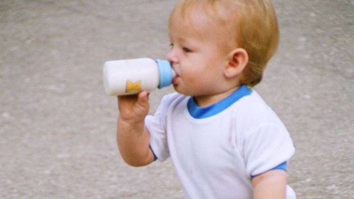 Мама пожаловалась на перебои с поставками смесей на Ямале: Чем кормить детей?