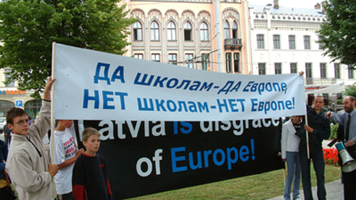 Депутат Госдумы призвал защищать русскоязычное население Прибалтики экономическим оружием