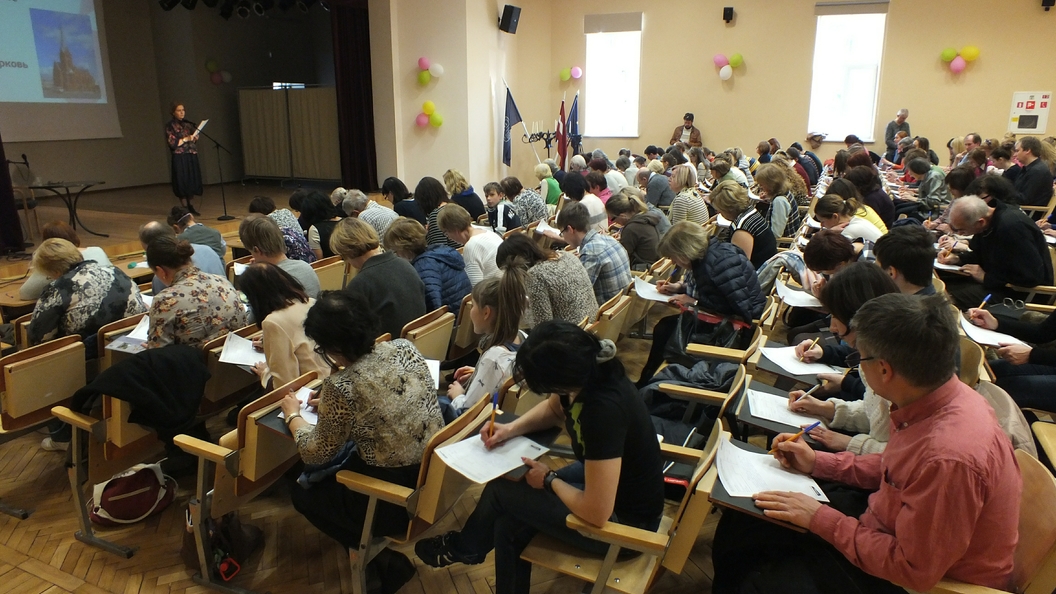 Три ошибки в слове «чересчур»: На чем прокололись участники «Тотального диктанта - 2018» Три ошибки в слове «чересчур»: На чем прокололись участники «Тотального диктанта - 2018»