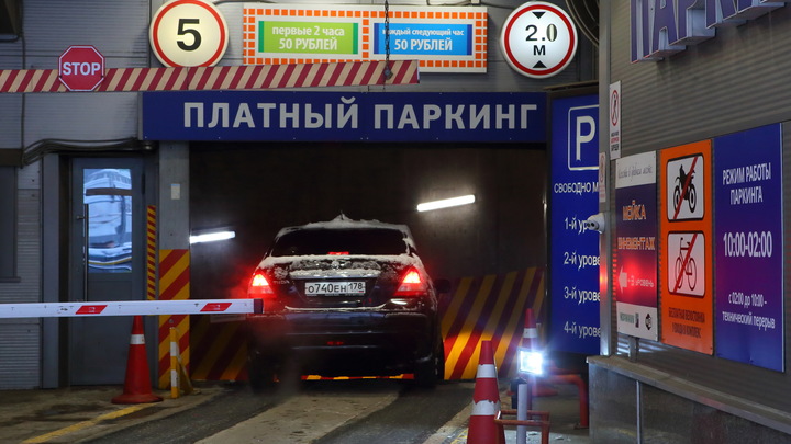 В Новосибирске автостоянка превратилась в торговый центр