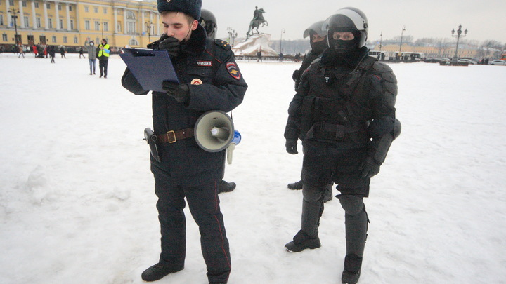 Жители Петербурга заметили ограждения, которые готовят к новой несанкционированной акции протеста