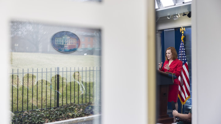 Белый дом хочет поднять цены на топливо по всему миру, чтобы досадить России