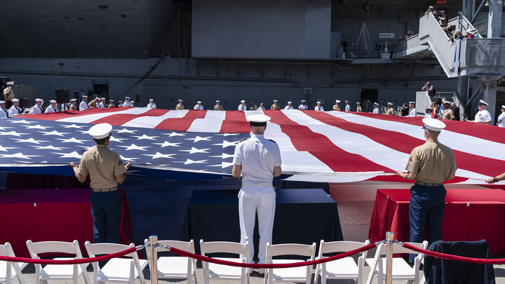 Крах Запада начинается с США. России нельзя попасть под обломки