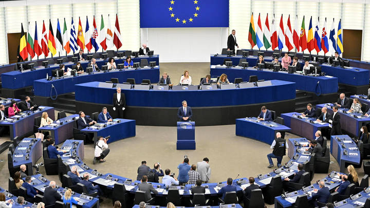 Народу - свитера, чиновникам - деньги: Как в ЕС борются с кризисом - Bild