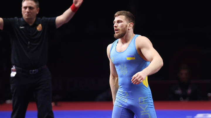 Украинский борец сбежал с награждения, чтобы не фотографироваться с русским