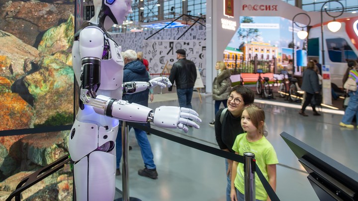 Вам звонит близкий человек или мошенник? Распознать обман легко