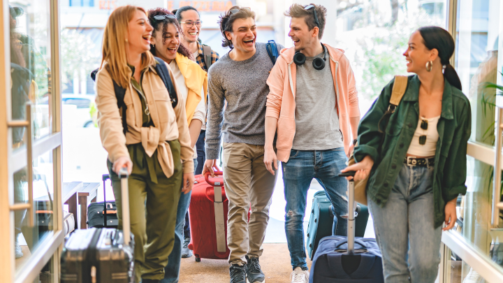 Улететь за 2 часа: названы страны, куда можно съездить на майские праздники без визы