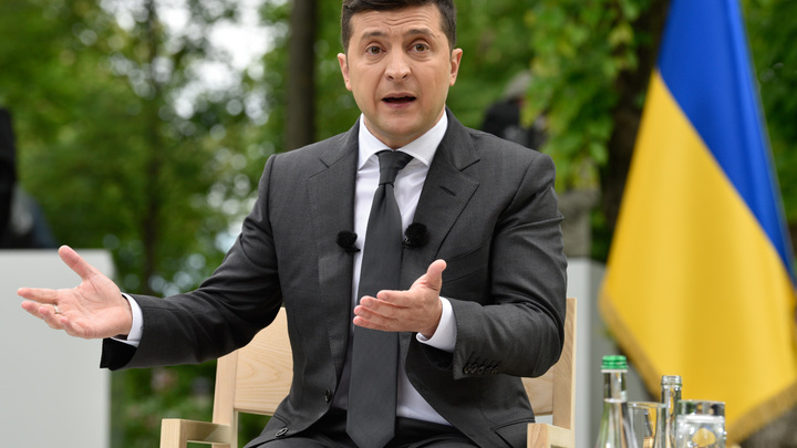 Зеленский решил потягаться с европейскими профессорами: Кто сказал, что Спутник V эффективен?