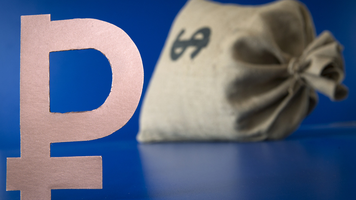 Рубль превратился в головную боль для сбежавших из России фирм. Bloomberg заявил о сверхубытках