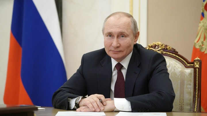 На столе Путина в тайге разглядели секретное послание Байдену