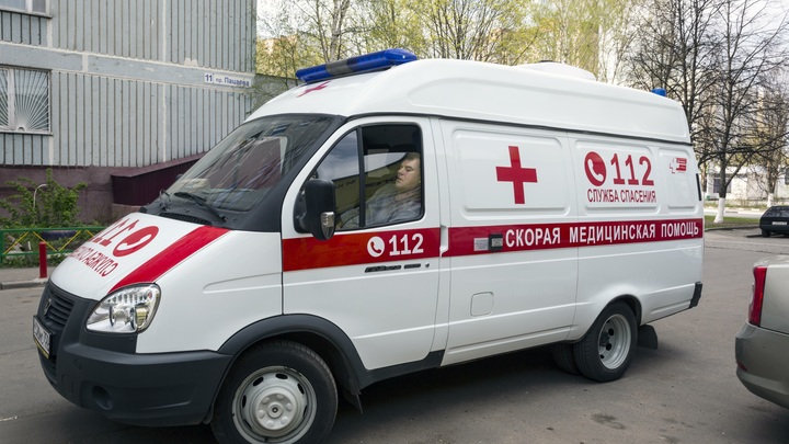 Спасти женщину без сознания в запертой квартире в Самаре помогли полицейские