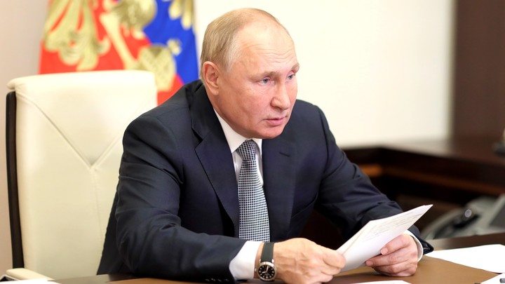 Путин подключил Минобороны к борьбе с COVID-19: Нужно гарантировать, чтобы военные были в строю