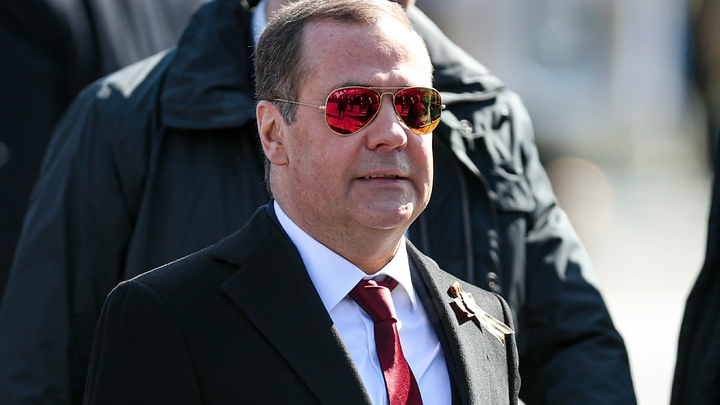 Медведев: Попытка мятежа не изменила отношение к службе по контракту в зоне СВО