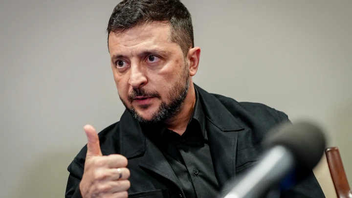 Это цирк: Зеленский сам роет себе могилу. Вот почему Украина скоро проиграет