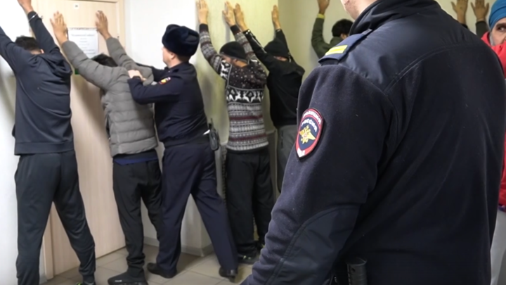 Опасных мигрантов удаляют из Челябинска: создавали угрозу нацбезопасности России