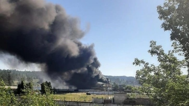 В Тольятти казенный дом полыхал огнем