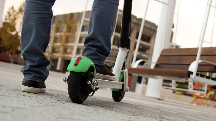 На Кубани водителя электросамоката арестовали за пьяную езду