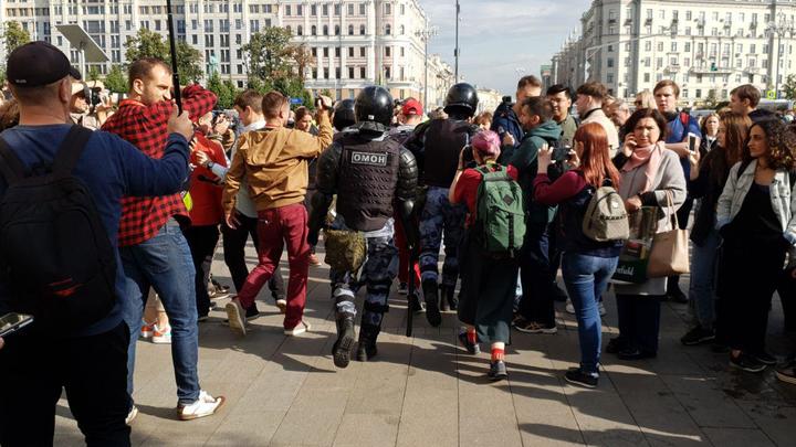 Проблема митингующих - в воспитании и бескультурье, заявила Лиза Пескова