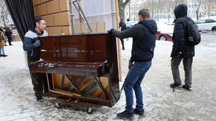 Музыкальная поездка: В Ростове пианист устроил концерт в автобусе и прославился