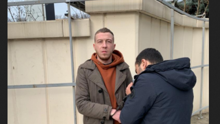 Купил дорогие часы и махнул в Сочи: как налетчик потратил украденный миллион из Сбербанка