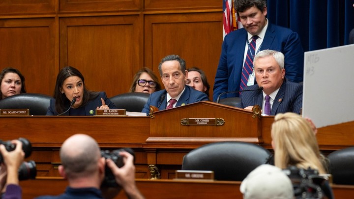 Оборона - отдельно, Украина - отдельно. Конгрессмены США пытаются остановить поток денег Киеву