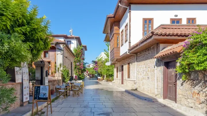 Снова и снова наступают на одни и те же грабли: туристы в Турции теряют деньги и нервы