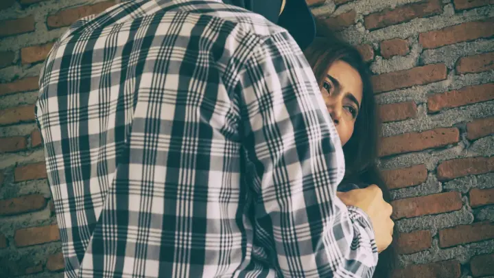 Эльнур бил её по лицу и животу: Во Владивостоке девушку убивали за отказ знакомиться. Там же произошло ещё кое-что страшное