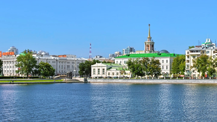 Охрана на входе, свет погас: ТЦ Карнавал внезапно закрылся в Екатеринбурге