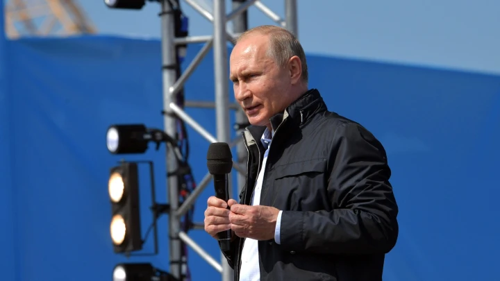Встретили криками ура: как приветствовали Путина на Дворцовой площади