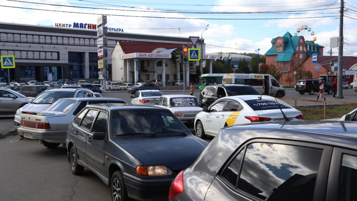 Превратились в кирпичи? В России перестали заводиться сотни иномарок