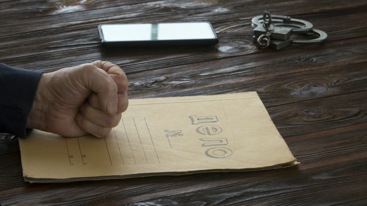 Плёткой по лицу пенсионерки - и только хулиганство? В Кисловодске поймали одного из банды всадников