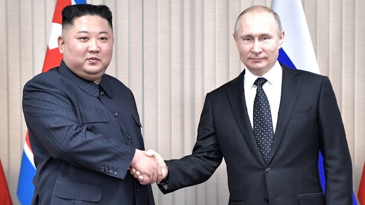 Более 2,5 млн подарков из КНДР: Для России с любовью - Запад перестал скрывать панику