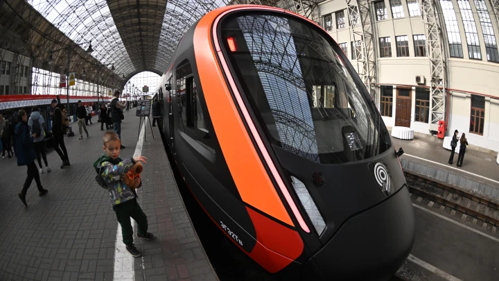 Очередная дичь. В Польше в поезде женщина размахивала ножом, распевая гимн Украины