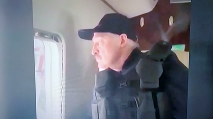 Лукашенко покинул Белоруссию на самолёте. На этот раз точно