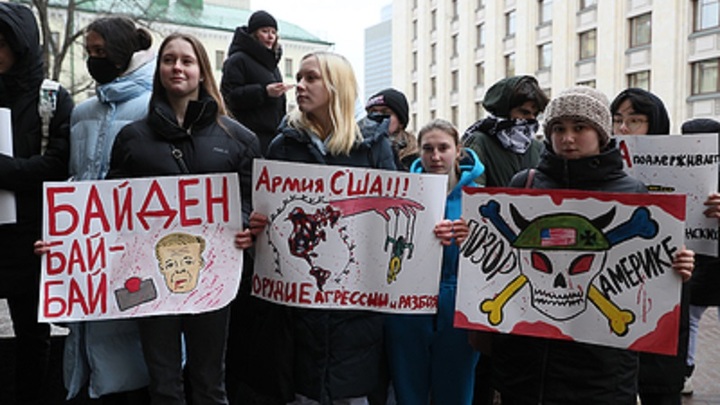 Выделенные на помощь Украине миллиарды долларов даже не покидают Соединённые Штаты Америки