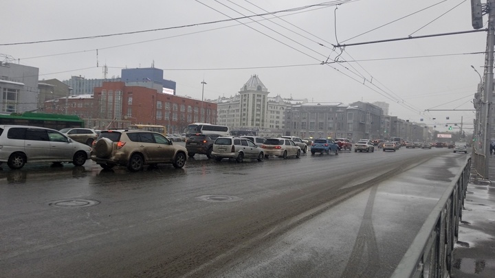 На Красном проспекте в Новосибирске ограничат парковку в День спасателя