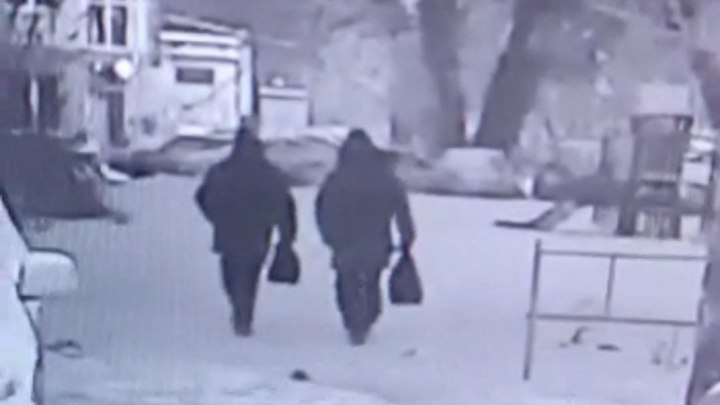 В Челябинске по горячим следам задержали подозреваемого в поджоге внедорожника