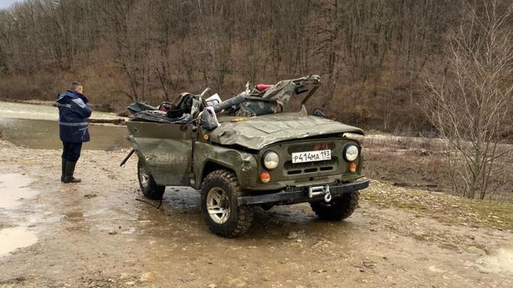 Спасатели нашли тело мальчика, пропавшего при падении УАЗа в реку