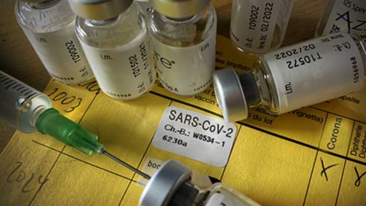 Этим годом всё это не закончится: Иммунолог дала неутешительный прогноз о прививках от COVID