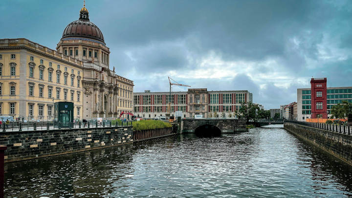 Германия умалчивает о 552 рецидивистах: Стыдливый термин раскрыл Сосновский