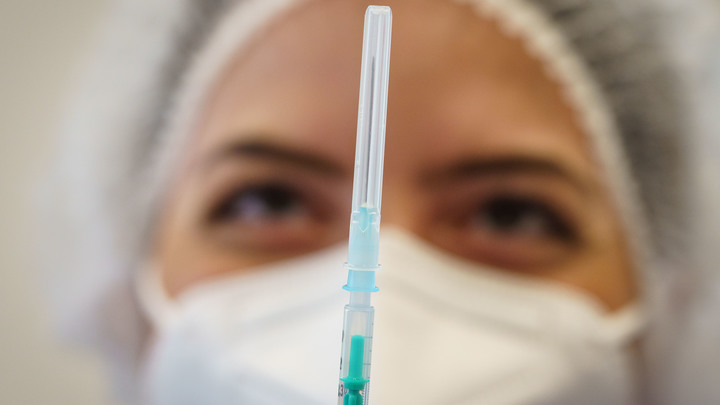 Важное о новом приказе Минздрава: Вакцинация от коронавируса не в том календаре