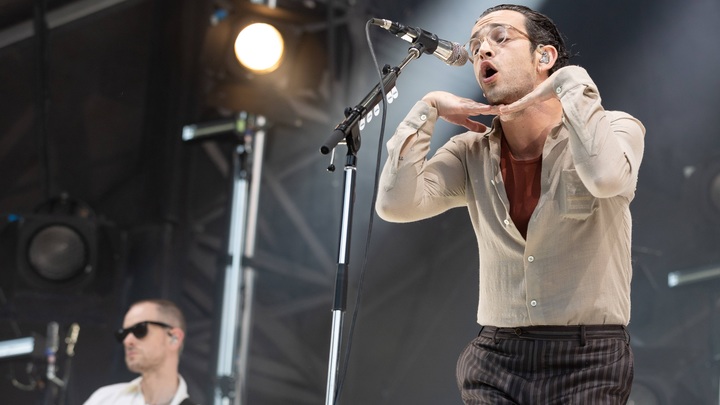 Британских рокеров выгнали из Малайзии за поцелуй на сцене