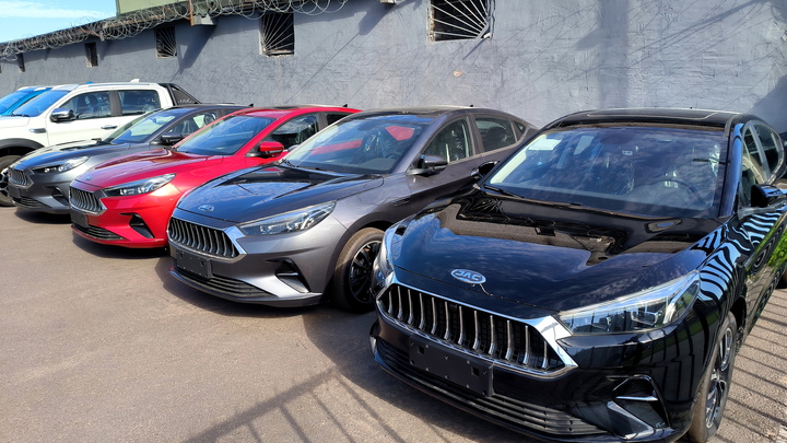 Владельцы массово избавляются от новых машин через год: в ГАИ назвали причину